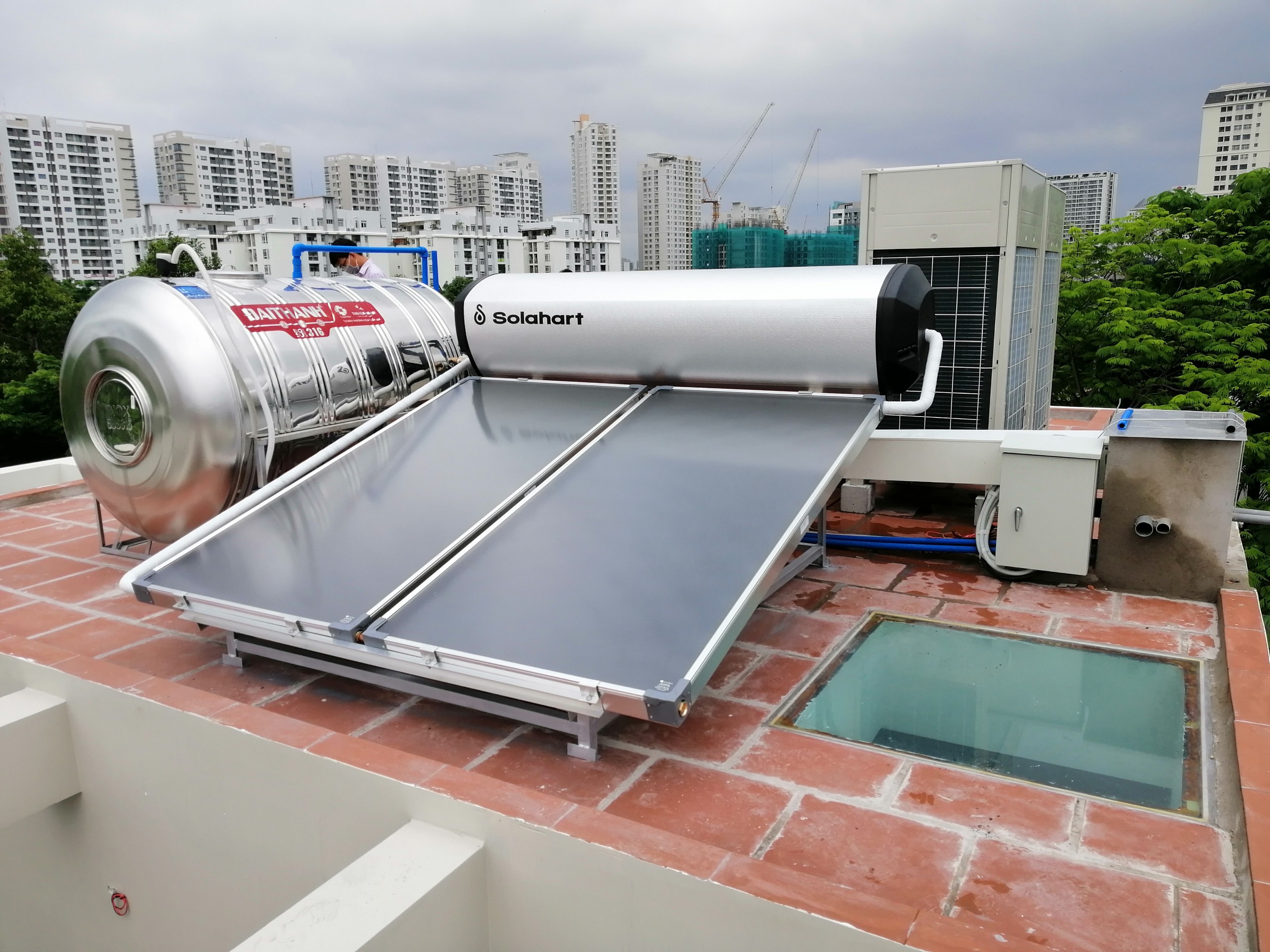 Máy Solahart Premium 300L – Công trình lắp máy nước nóng NLMT tại khu Phú Mỹ Hưng, Quận 7